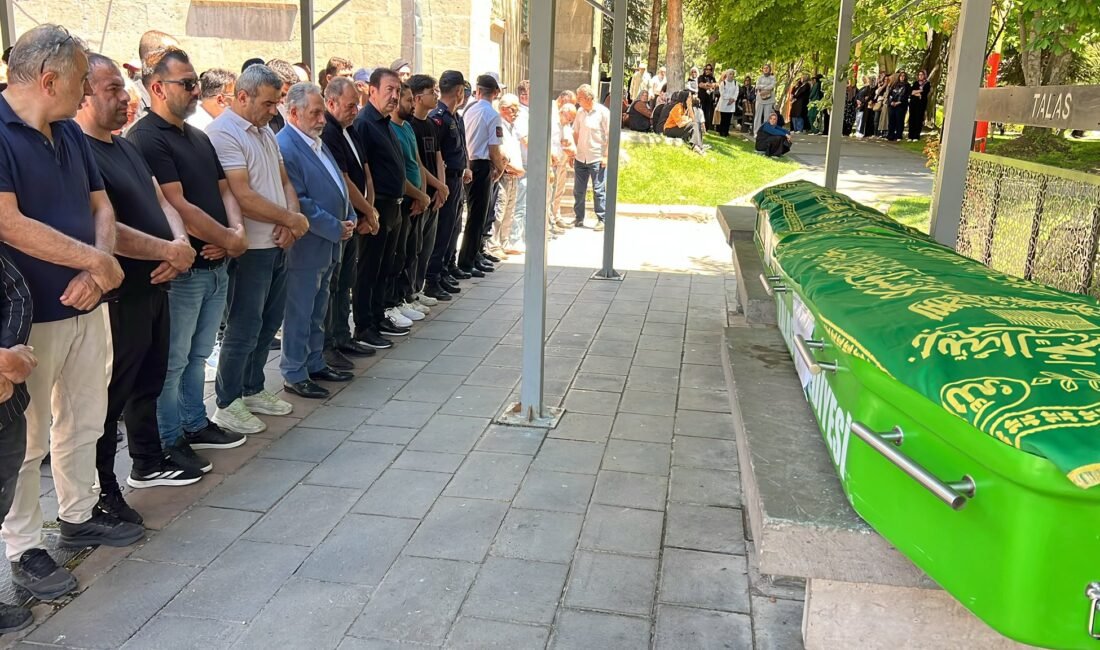 (RHA)- Afyonkarahisar’ın Sinanpaşa ilçesinde otomobilin bariyerlere çarpması sonucu hayatını kaybeden