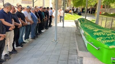 (RHA)- Afyonkarahisar’ın Sinanpaşa ilçesinde otomobilin bariyerlere çarpması sonucu hayatını kaybeden