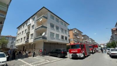 RHA)- Kayseri’de, 3 katlı binanın 1’inci katında çıkan yangın itfaiye