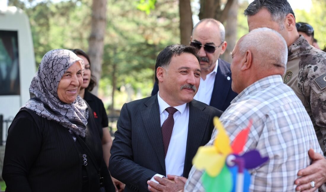 Vali Gökmen Çiçek: Kayseri bu milletin çimento şehirlerinden birisidir RHA)- Kayseri Valisi Gökmen Çiçek, 15 Temmuz Demokrasi ve Milli