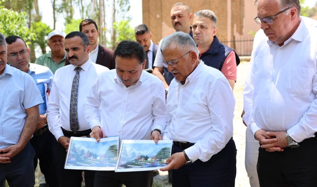 (RHA)- Kayseri Valisi Gökmen Çiçek, Büyükşehir Belediye Başkanı Memduh Büyükkılıç