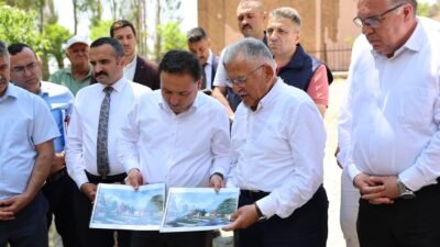 (RHA)- Kayseri Valisi Gökmen Çiçek, Büyükşehir Belediye Başkanı Memduh Büyükkılıç