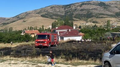 (RHA)- Kayseri’nin Yahyalı ilçesinde otluk alanda çıkan yangın, itfaiye ekiplerinin