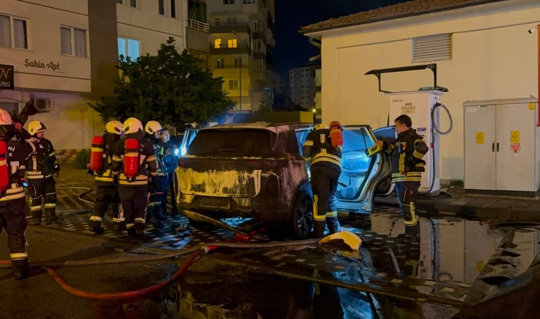 (RHA)- Kayseri’de, henüz bilinmeyen bir nedenle şarj istasyonundaki elektrikli araçta