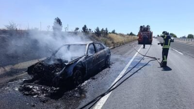 (RHA)- Kayseri-Sivas yolunda seyir halindeki otomobilde henüz bilinmeyen bir nedenle