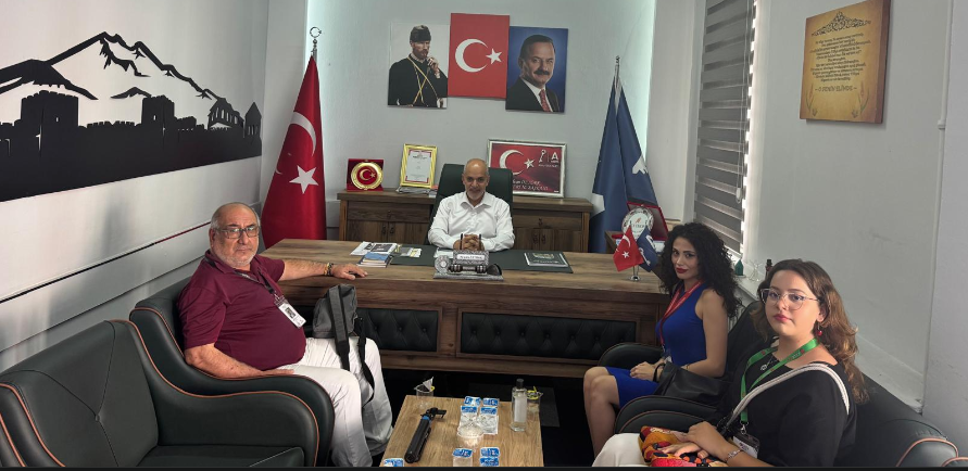 OKAS Medya Ajansı ekibi, Anahtar Parti Kayseri İl Başkanı Elvan Öztürk’ü makamında ziyaret etti. Gerçekleşen nezaket ziyaretinde, Kayseri’nin gündemi ve yerel basının çalışmaları üzerine