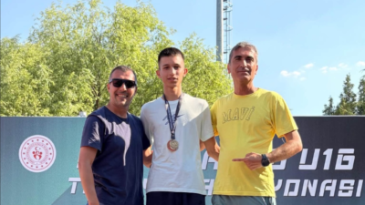 (RHA)- Eskişehir’de düzenlenen U16 Türkiye Atletizm Şampiyonası’nda yüksek atlama branşında