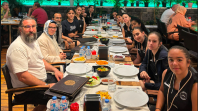 Ankara’da gerçekleşen buluşmada genç sporcularla sohbet eden AK Parti Kayseri