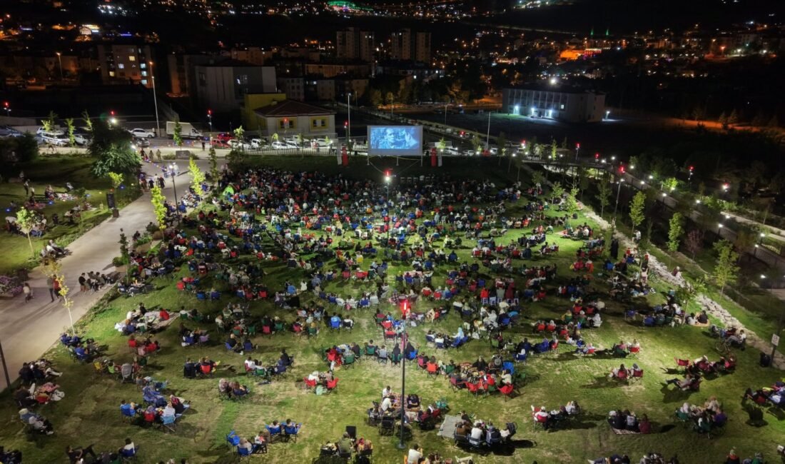 Talas’ta “Ayla” filmi izleyiciyle buluştu (RHA)- Talas Belediyesi tarafından düzenlenen Açık Hava Sineması etkinlikleri kapsamında