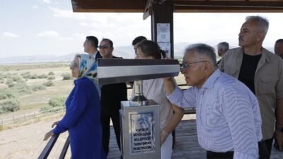 (RHA)- Kayseri Büyükşehir Belediye Başkanı Memduh Büyükkılıç, eşi Dr. Necmiye