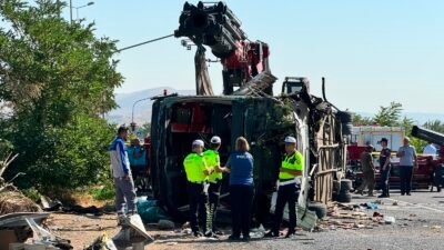 Kayseri’nin İncesu ilçesinde yolcu otobüsünün devrildiği kazada 1 kişi öldü,