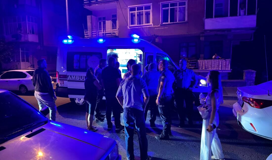 Kayseri’de iki kişi arasında çıkan bıçaklı kavgada taraflar birbirlerini yaraladı.