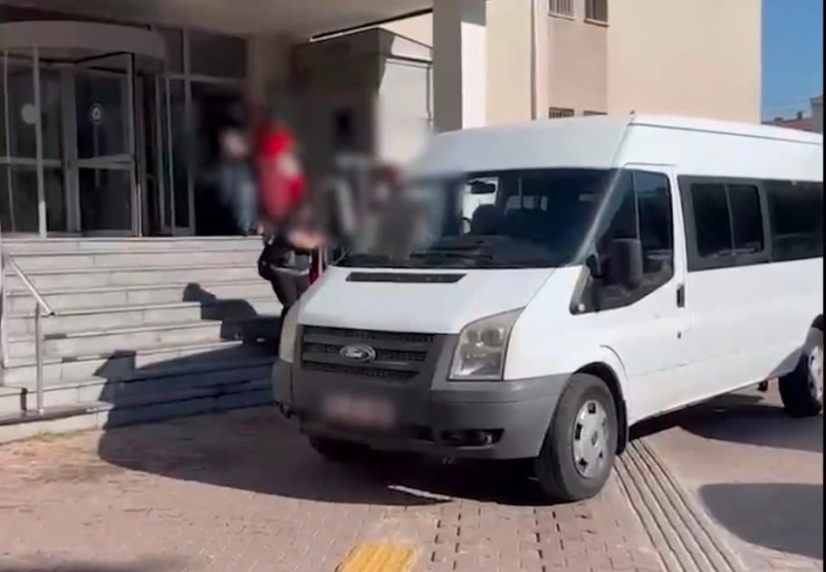 Kayseri’de 1,9 milyon TL’lik hırsızlık operasyonu: 5 şüpheli tutuklandı Kayseri’de farklı tarihlerde 5 ayrı evden yaklaşık 1 milyon 910