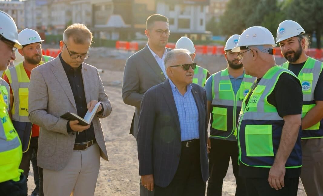 Başkan Büyükkılıç’tan Kartal Katlı Kavşağı’nda inceleme Kayseri Büyükşehir Belediye Başkanı Memduh Büyükkılıç, yapımı hızla devam eden