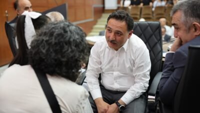 Kayseri Valisi Gökmen Çiçek, Valilik Toplantı Salonu’nda düzenlenen halk buluşmasında