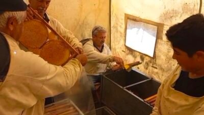 Kayseri’nin Bünyan ilçesinde bal hasat sezonu başladı. Bal üreticisi Mustafa