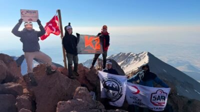 Kayseri Dağcılık İl Temsilciliği koordinasyonunda düzenlenen Aşık Seyrani Erciyes zirve