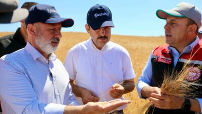 Kocasinan Belediye Başkanı Ahmet Çolakbayrakdar, Yüreğil Mahallesi’nde düzenlenen toplantıda çiftçilerle